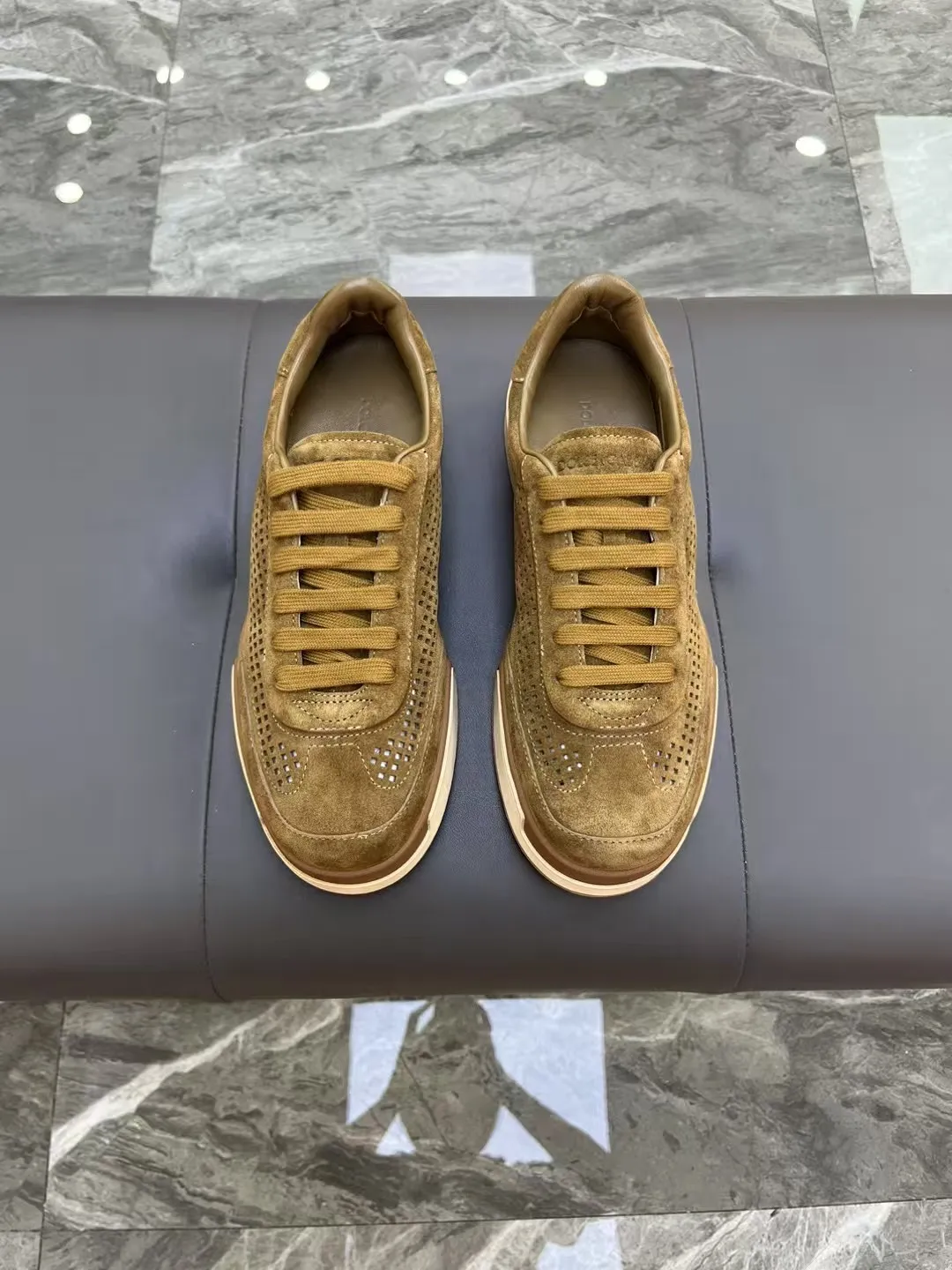 Men's shoes 💰460 [New style] 🐝🐝⚠️[DG] ⚠️High grade, top craftsmanship ⚠️Men's casual style, regular size 39 to 44 (45 can be customized ⚠️D &G Fashionable and casual style, unique design style! Fully original single-layer calfskin hollow design, inner calfskin latex back foot! Exclusive for summer! Original TPU outsole! Look at the details of the quality, and it can stand up to all kinds of tests!